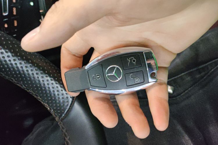 奔驰C级 2015款 C 300 运动版中控内饰7001