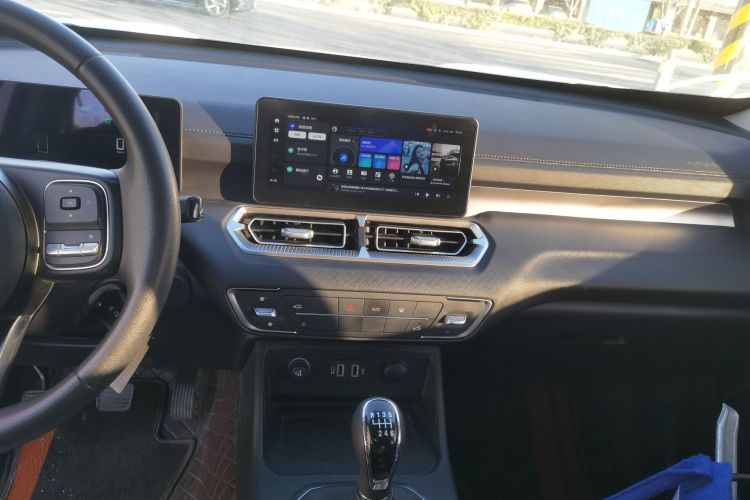 长城 金刚炮 2022款 2.0T手动柴油两驱精英型长箱GW4D20M中控内饰16