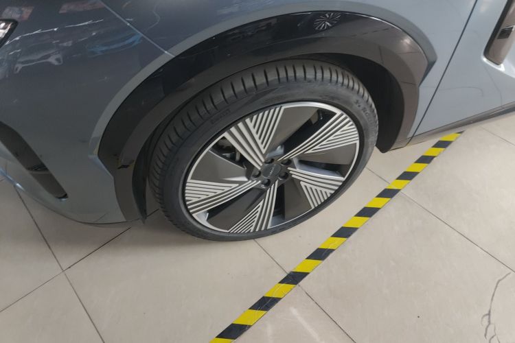 领克08 EM-P 2025款 220km 四驱性能Halo车身外观6007