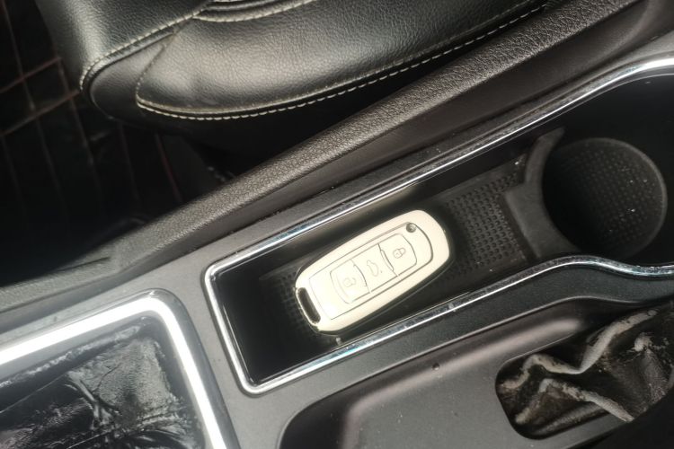 吉利汽车 帝豪 2016款 三厢 1.5L CVT向上版中控内饰7001