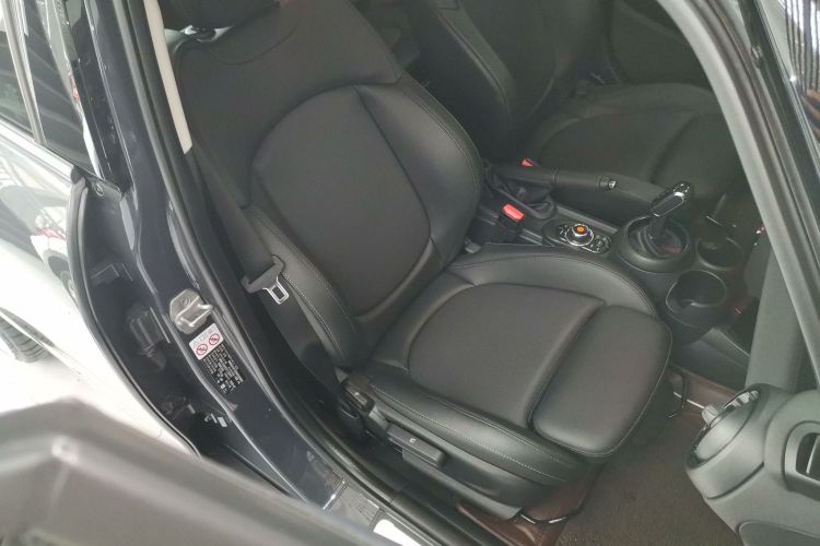 MINI 2021款 2.0T COOPER S 经典派 五门版局部细节41