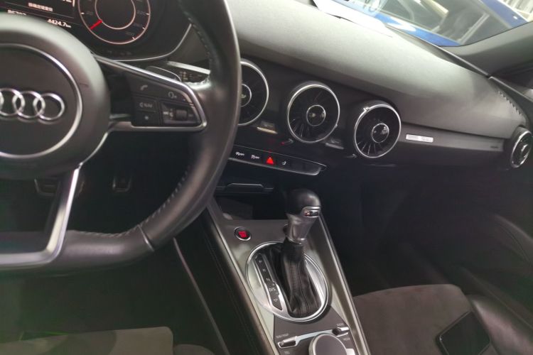 奥迪TT 2015款 TT Coupe 45 TFSI中控内饰16