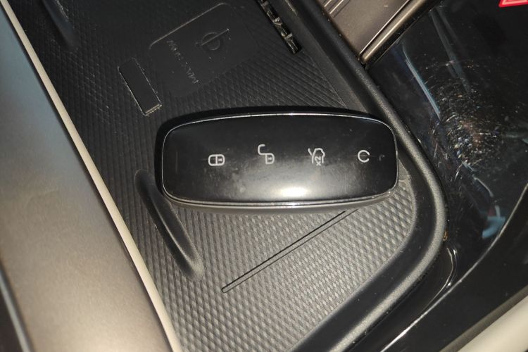 腾势D9 2022款 DM-i 970 四驱旗舰型中控内饰7001