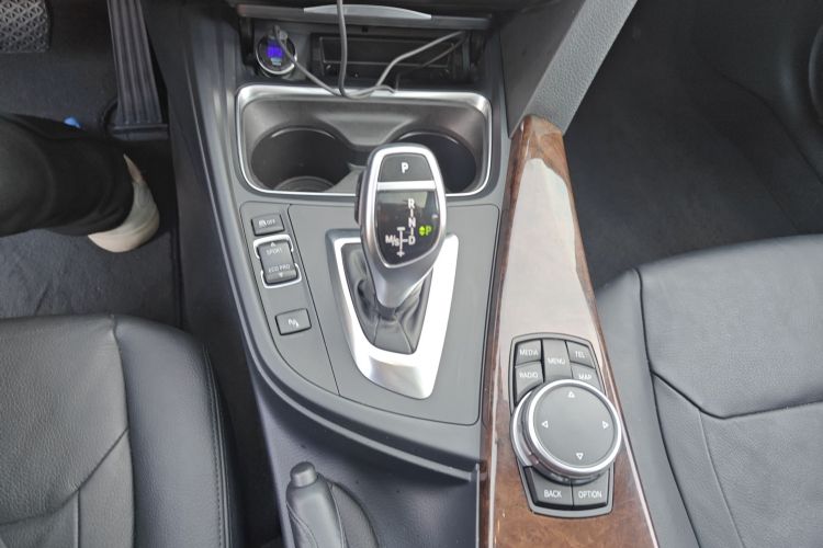 宝马3系 2015款 320Li 超悦版豪华设计套装中控内饰18