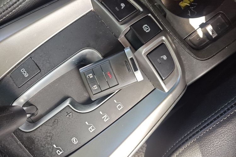 雪佛兰 科帕奇 2015款 2.4L 四驱旗舰版 7座中控内饰11