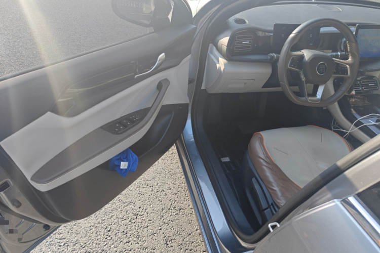 比亚迪 秦PLUS 2023款 冠军版 DM-i 55KM领先型中控内饰20