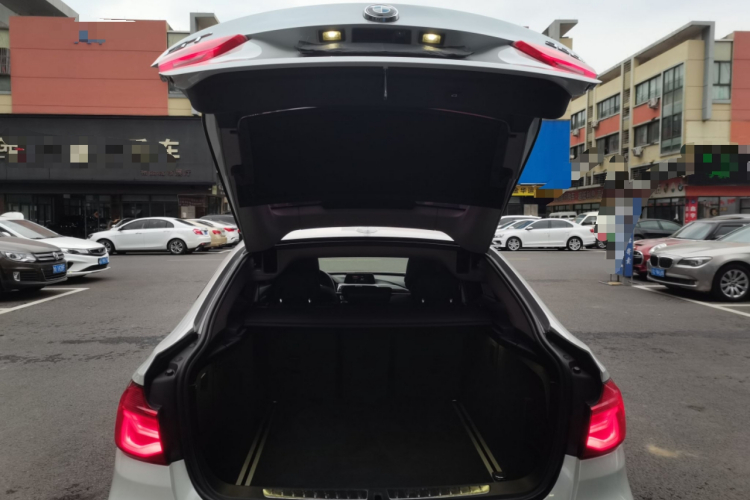 宝马3系GT 2019款 320i 时尚型机舱底盘23