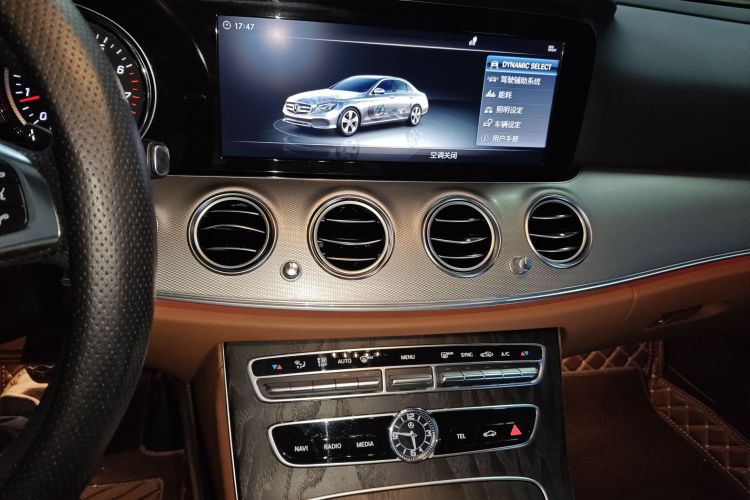 奔驰E级 2017款 改款 E 300 运动型局部细节16