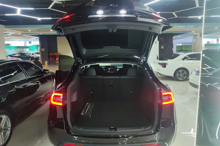 特斯拉 Model Y 2022款 改款 后轮驱动版中控内饰23