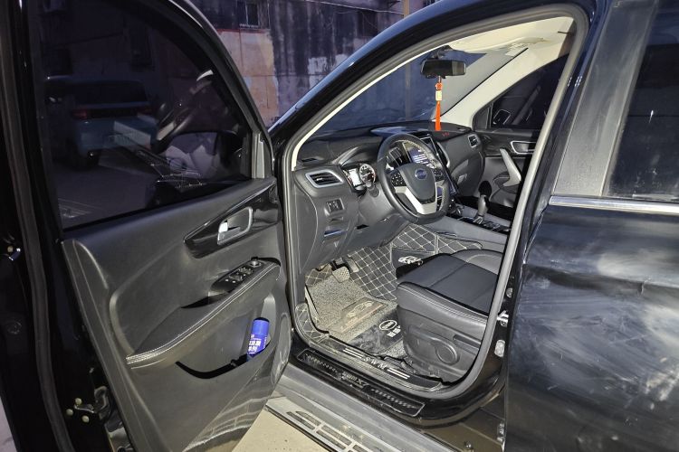 SWM斯威汽车 SWM斯威X7 2017款 1.5T 自动智享型 7座中控内饰20