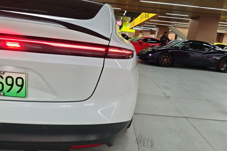 蔚来ET5 2022款 75kWh车身外观9