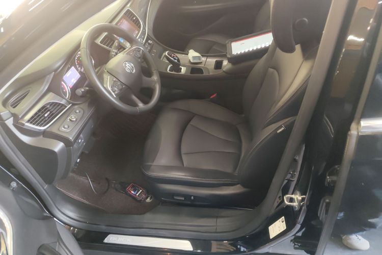 别克 君越 2020款 652T 豪华型中控内饰19