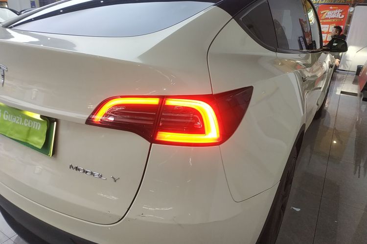特斯拉 Model Y 2023款 后轮驱动版车身外观9