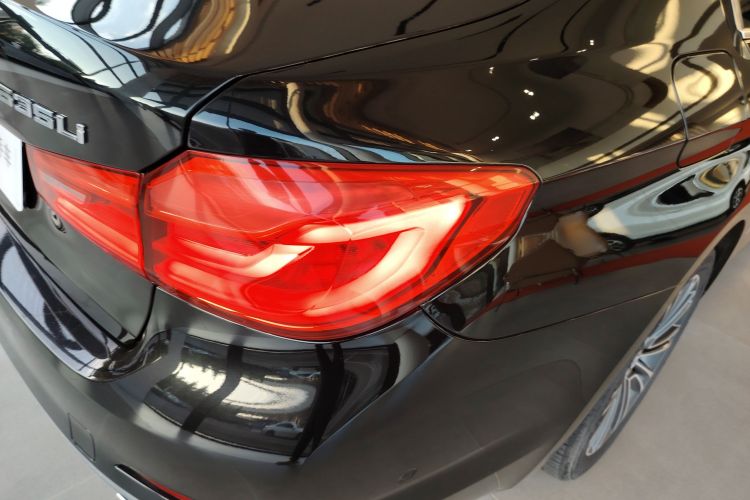 宝马5系 2019款 530Li 尊享型 豪华套装车身外观6006