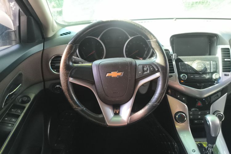 雪佛兰 科鲁兹 2013款 掀背 1.6L 自动豪华型中控内饰13