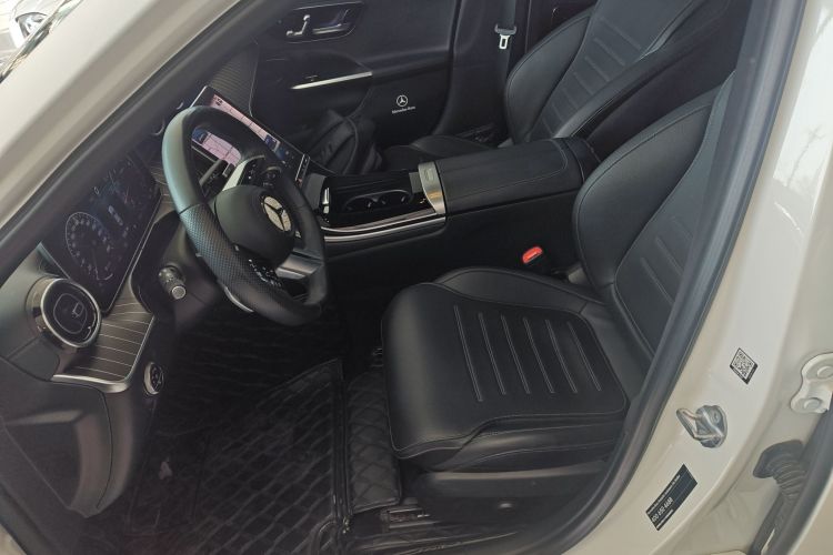 奔驰C级 2023款 C 200 L 运动版中控内饰19