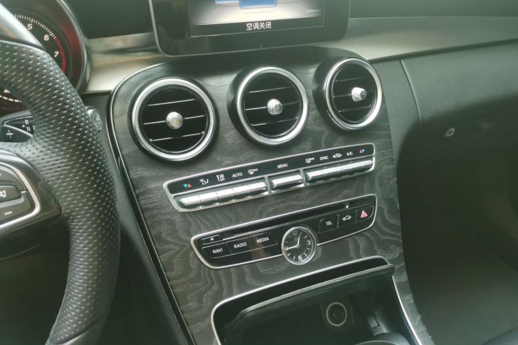 奔驰C级 2016款 C 180 L 运动型局部细节16