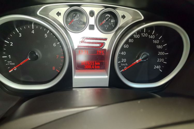 福特 福克斯 2013款 三厢经典 1.8L 手动百万纪念版中控内饰15