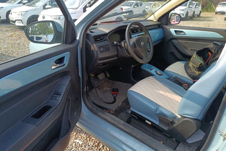 华晨新日i03 2021款 318km 31.45kWh中控内饰7002