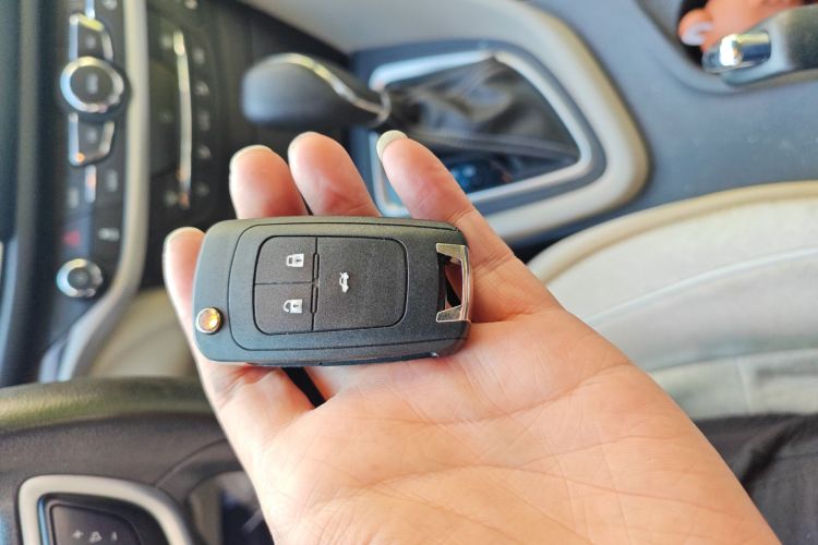 别克 英朗 2015款 15N 自动豪华型中控内饰11