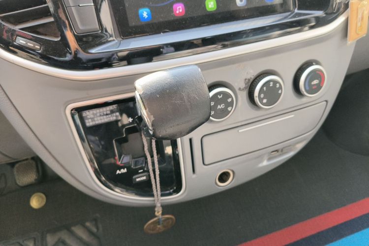 上汽大通MAXUS 新途V80 2021款 2.0T AMT经典傲运通短轴中顶5/6座中控内饰18