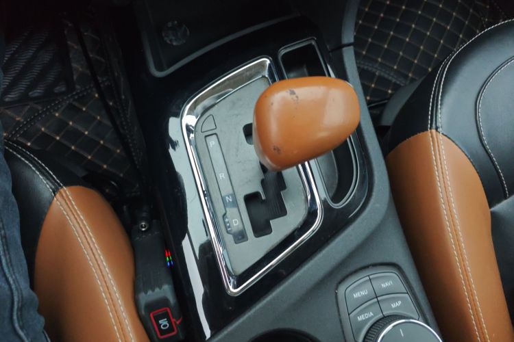 东南DX7 2018款 1.5T 自动荣耀版中控内饰18