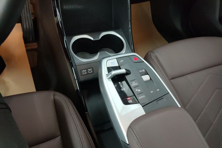 宝马iX1 2023款 eDrive25L X设计套装中控内饰18