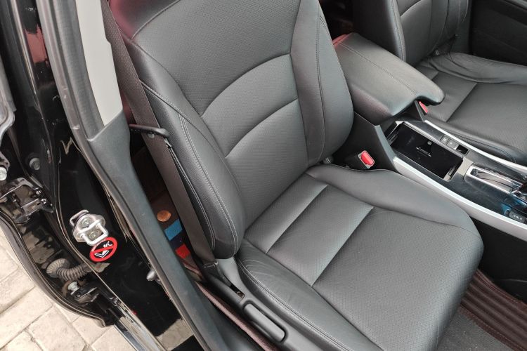 本田 雅阁 2016款 2.0L 精英版局部细节41