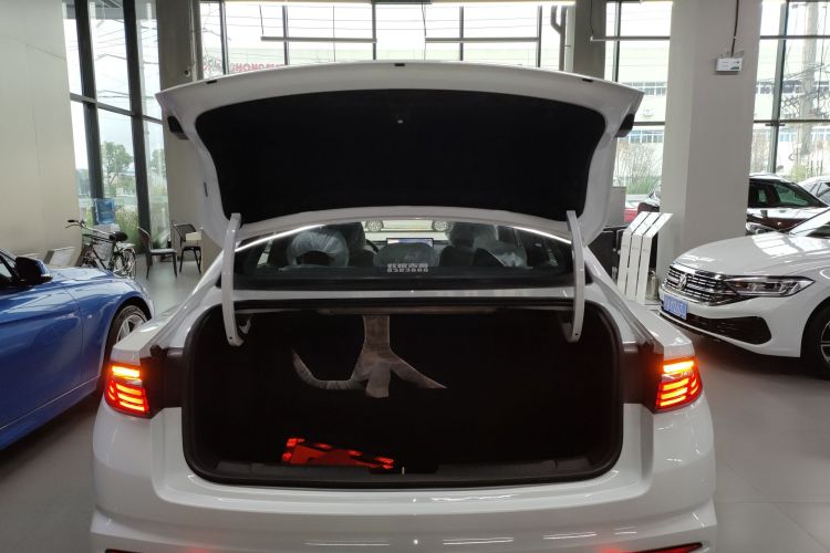 吉利汽车 星瑞 2025款 东方曜 1.5TD 扶摇版机舱底盘23