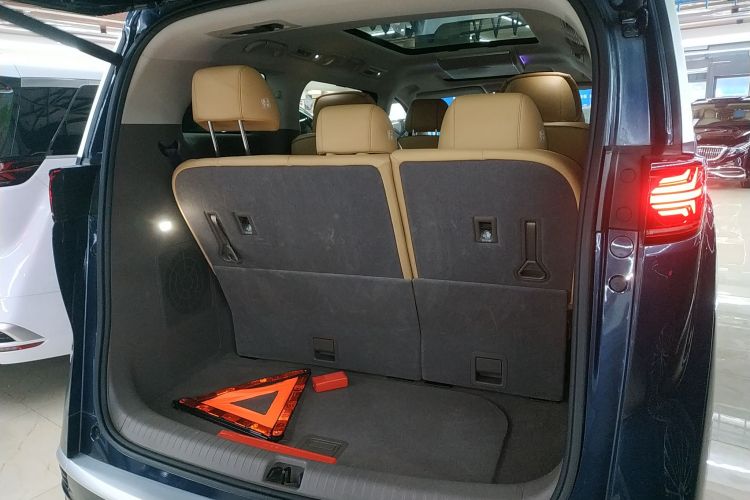 腾势D9 2022款 DM-i 1040 尊贵型机舱底盘23