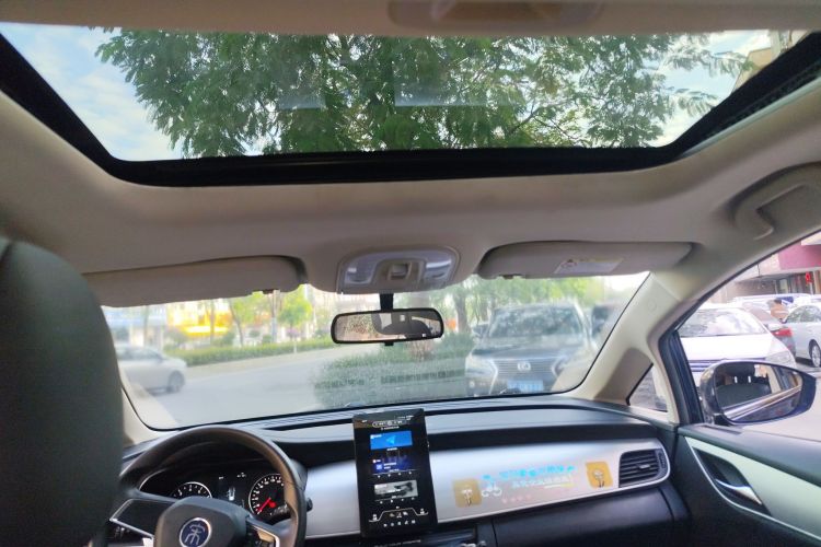 比亚迪 宋MAX 2021款 升级版 1.5T 手动豪华型 7座中控内饰22