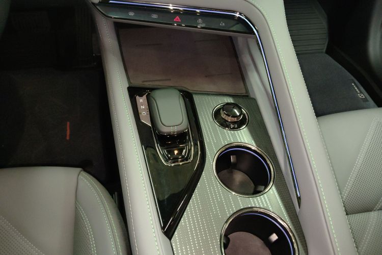 极氪001 2023款 WE版 86kWh中控内饰18