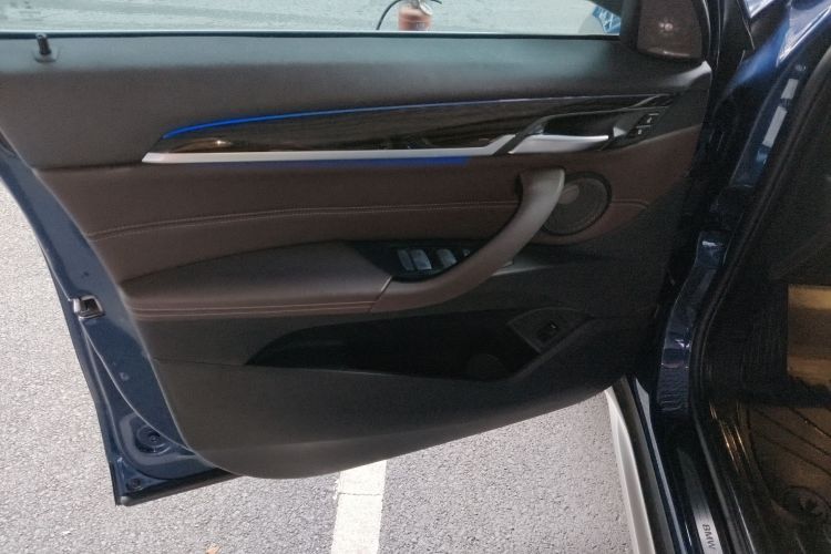 宝马X1 2022款 改款 xDrive25Li 尊享型中控内饰7006