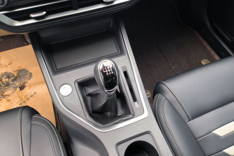 比亚迪 秦Pro 2019款 超能版 1.5TI 手动智联锋劲型 国V局部细节18