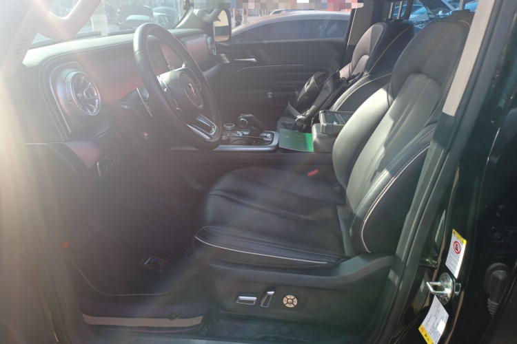 坦克300 2021款 越野版 2.0T 征服者中控内饰19