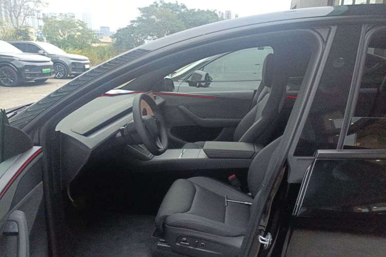 特斯拉 Model Y L 2025款 长续航全轮驱动版局部细节19