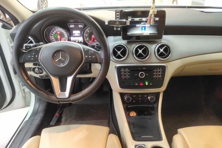 奔驰GLA 2016款 GLA 200 动感型局部细节16