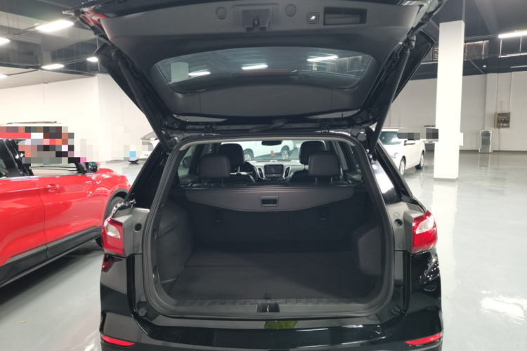 雪佛兰 探界者 2018款 RS 550T 自动四驱捍界版机舱底盘23