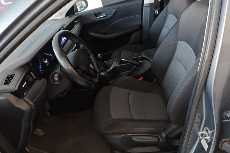 荣威i5 2023款 1.5L 手动舒享版中控内饰19