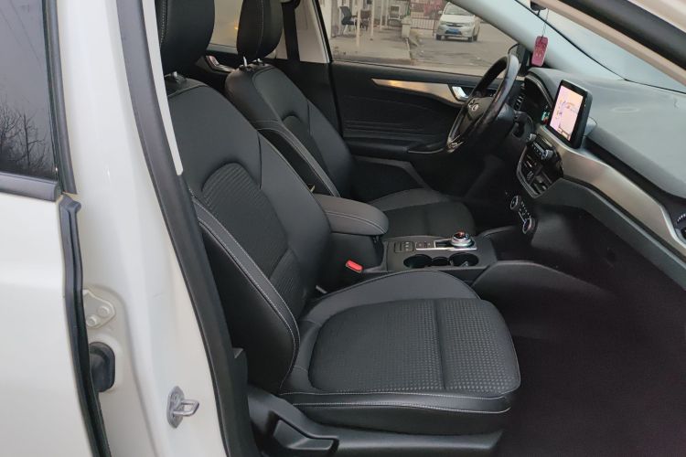 福特 福克斯 2020款 两厢 EcoBoost 180 自动锋潮型局部细节41