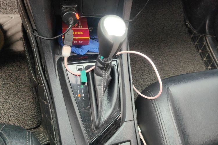 丰田 雷凌 2017款 改款 185T CVT新锐版 国V中控内饰18