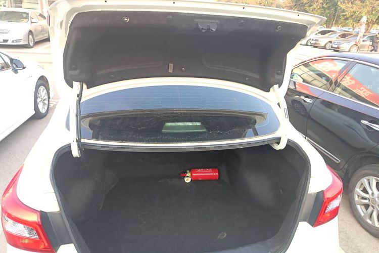 日产 轩逸 2021款 经典 1.6XE CVT舒适版机舱底盘23