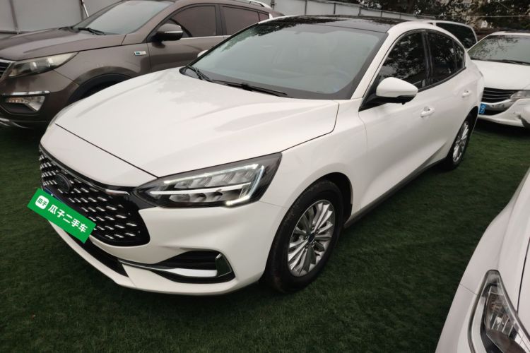 福特 福克斯 2021款 三厢 EcoBoost 180 自动锋潮型车身外观1