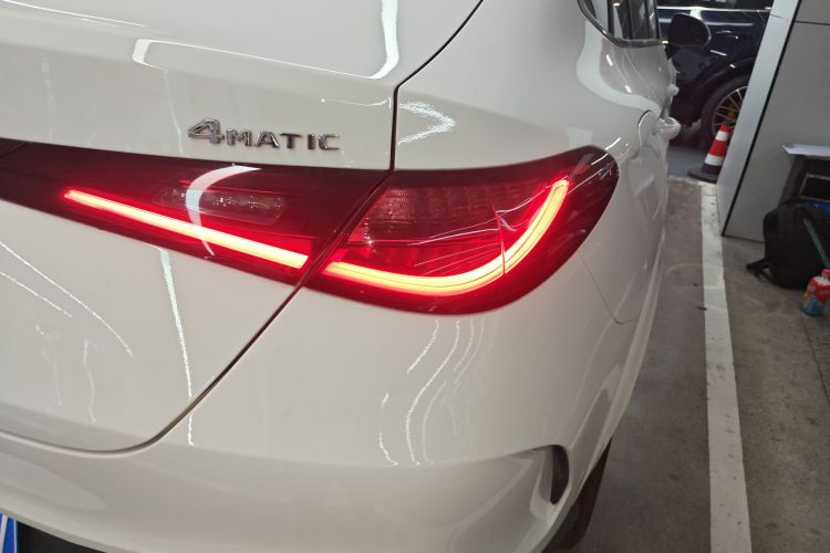 奔驰GLC轿跑 2024款 GLC 260 4MATIC 轿跑SUV车身外观9