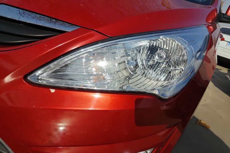 现代 瑞纳 2010款 三厢 1.4L 自动时尚型GT局部细节36