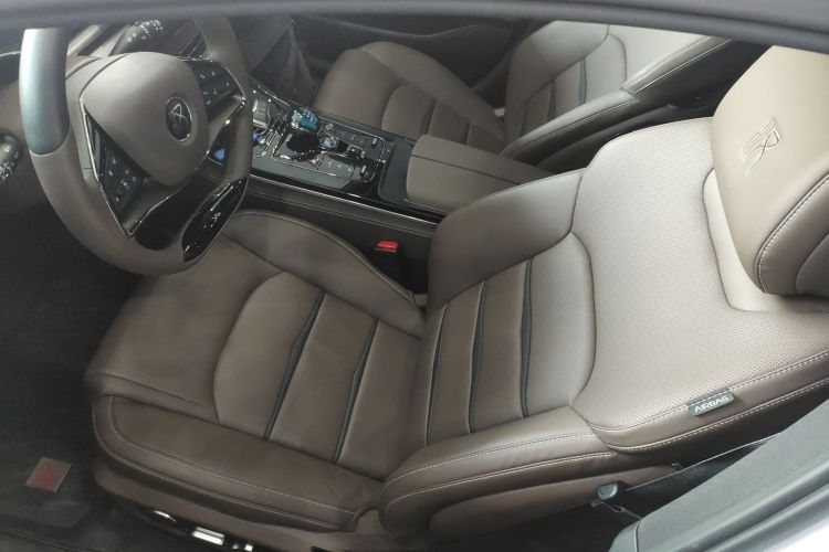 比亚迪 汉 2020款 DM 四驱性能版尊贵型局部细节19