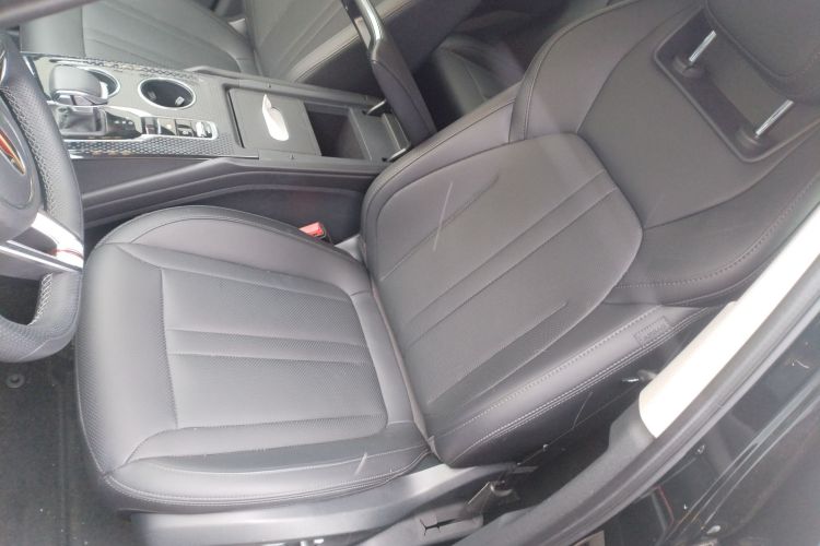 红旗HS3 PHEV 2024款 PHEV 115km 劲为版中控内饰19