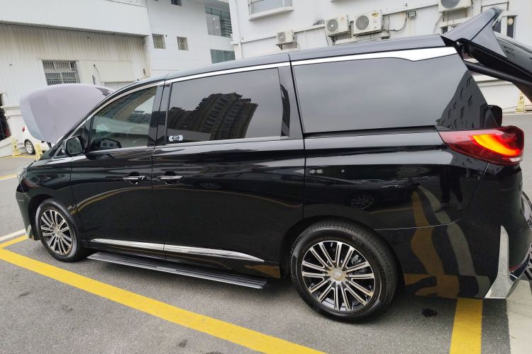 广汽传祺 传祺M8 2021款 领秀系列 390T 尊贵版车身外观6003