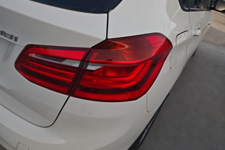 宝马2系旅行车(进口) 2015款 218i 领先型车身外观9