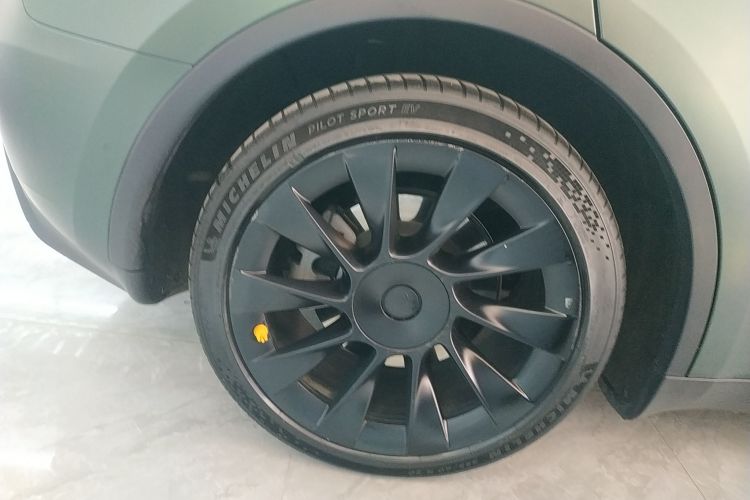 特斯拉 Model Y 2023款 后轮驱动版车身外观6008